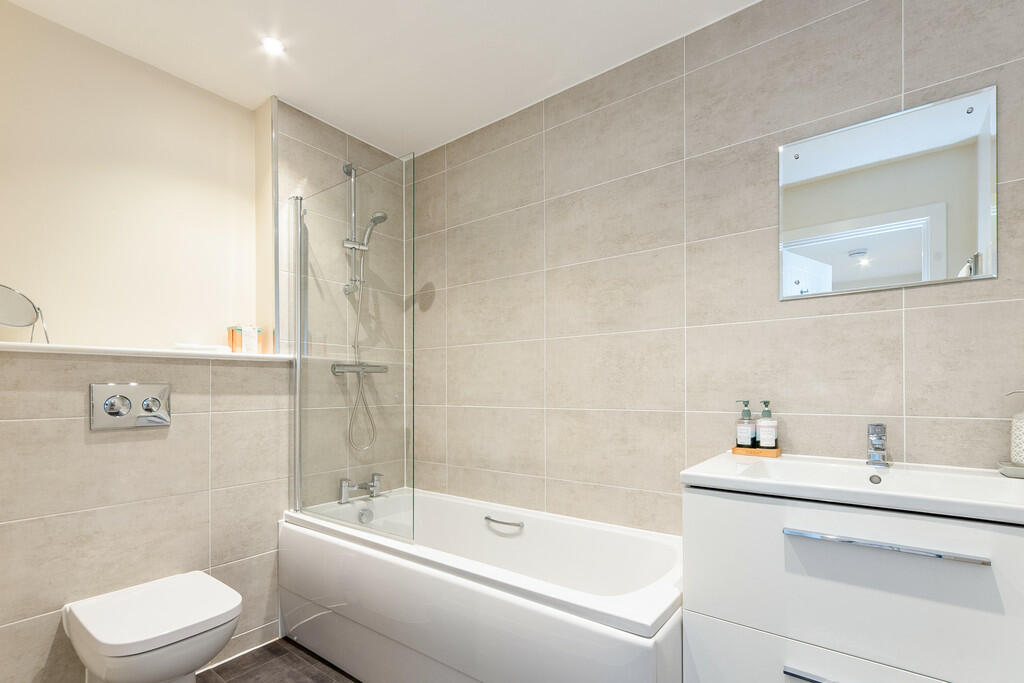 Apartments to Rent by Una Living in Hunslet House, Corby, NN17, bathroom