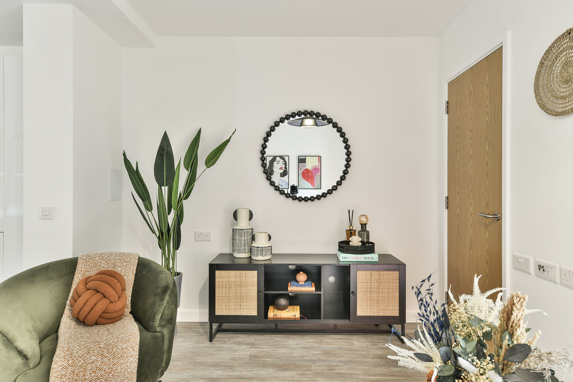 Apartments and houses to Rent by Touchstone Resi in The Blockhouse, Brighton, BN1, living area