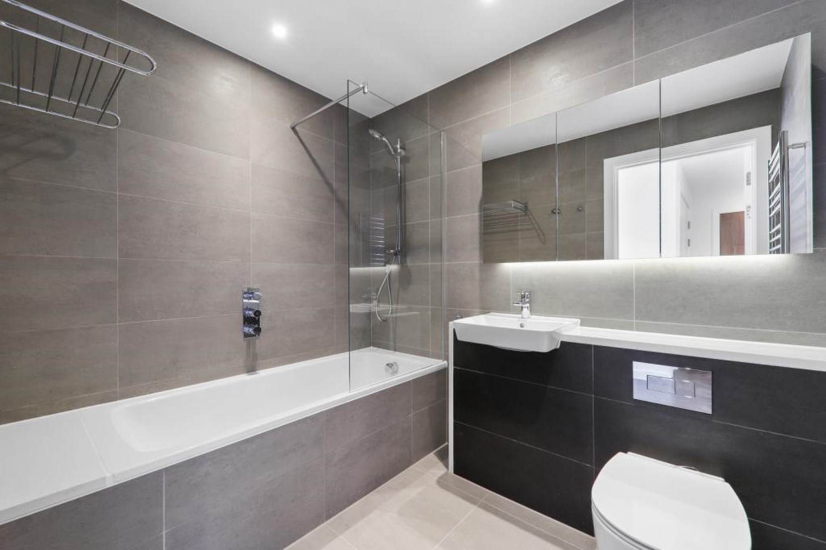 Apartment Get Living East Village London Stratford Bathroom 2