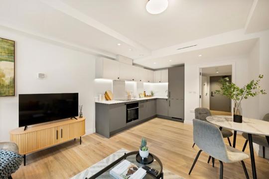 Apartments to Rent by Dolphin Square in Dolphin Square, Pimlico, City of Westminster, Greater London, SW1, kitchen dining area