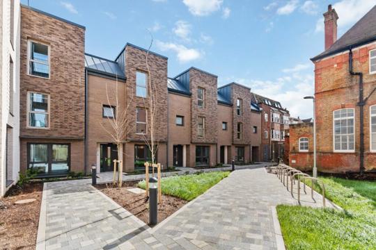 Apartments and houses to Rent by Touchstone Resi in The Blockhouse, Brighton, BN1, communal gardens