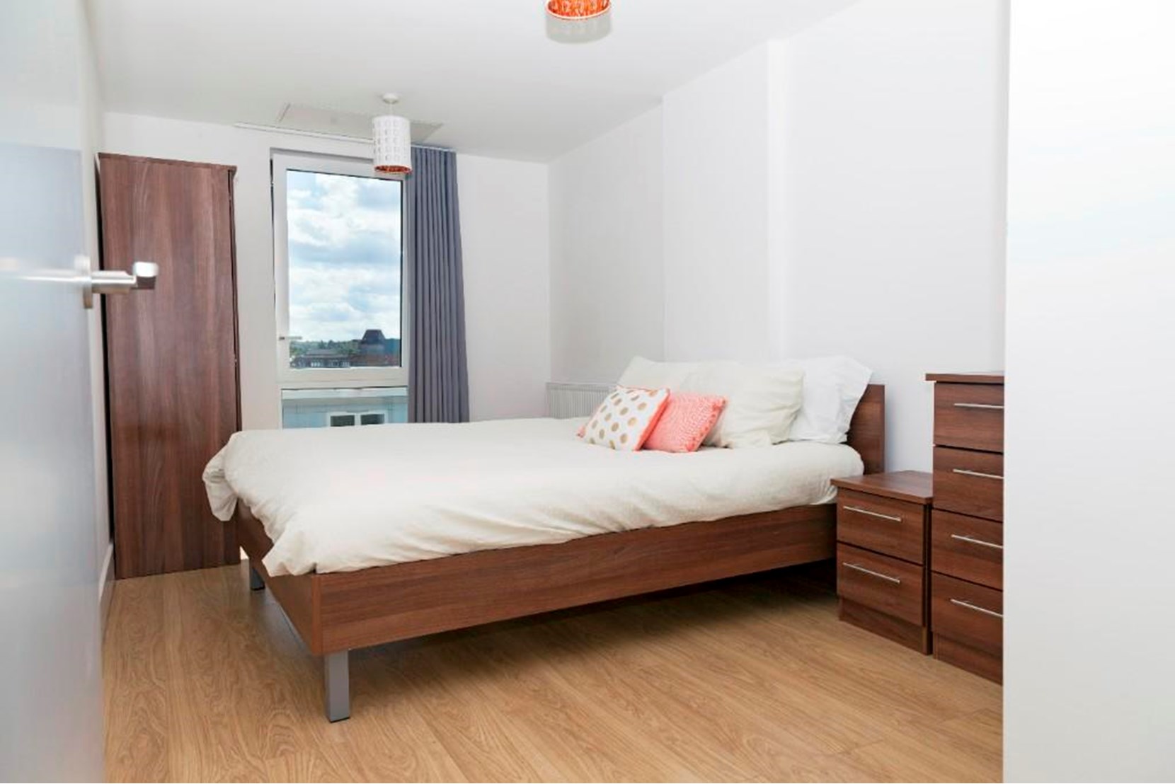 Apartment Fizzy Living Epsom Surrey Bedroom 1 (1)