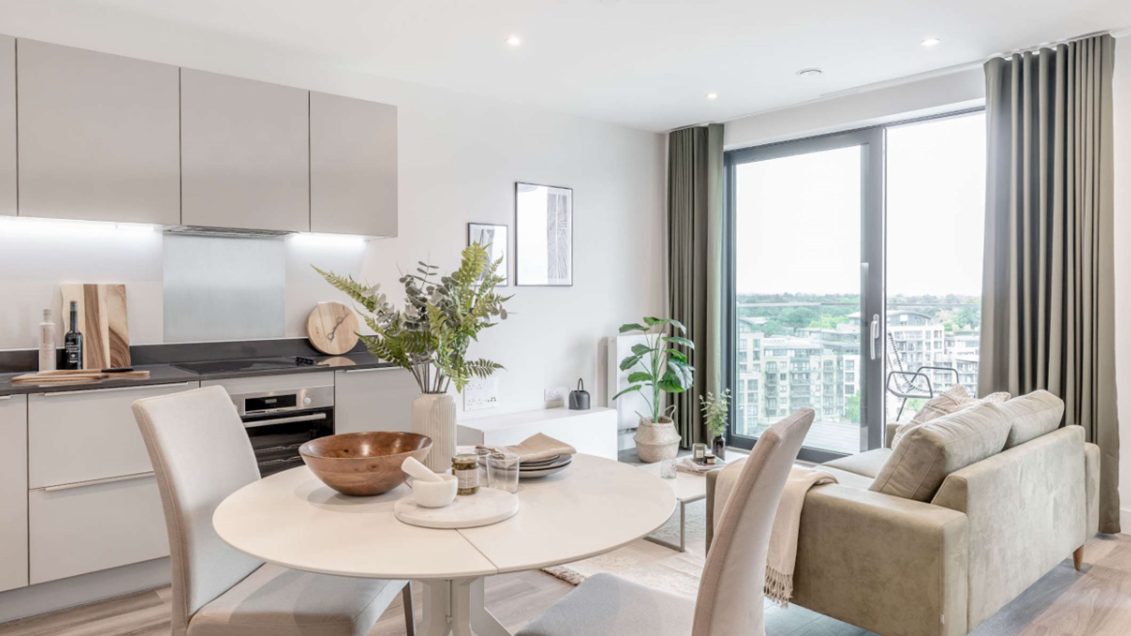 New studio Apartment to rent in Hounslow, Greater London Ref126448