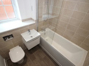 Homes to Rent by Allsop at The Pioneers, Houlton, Rugby, CV23, bathroom