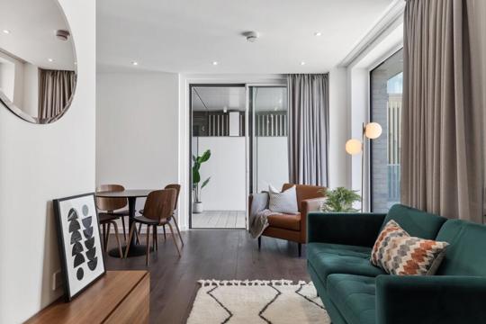 6C Laurel Point