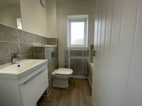 House-Allsop-The-Pioneers-Houlton-Rugby-interior-bathroom