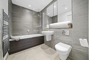 Apartment Get Living Manchester Salford New Makers Yard Living Bathroom 1