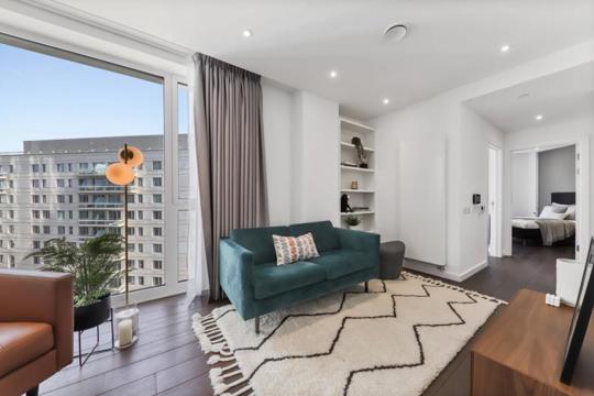 4F Laurel Point