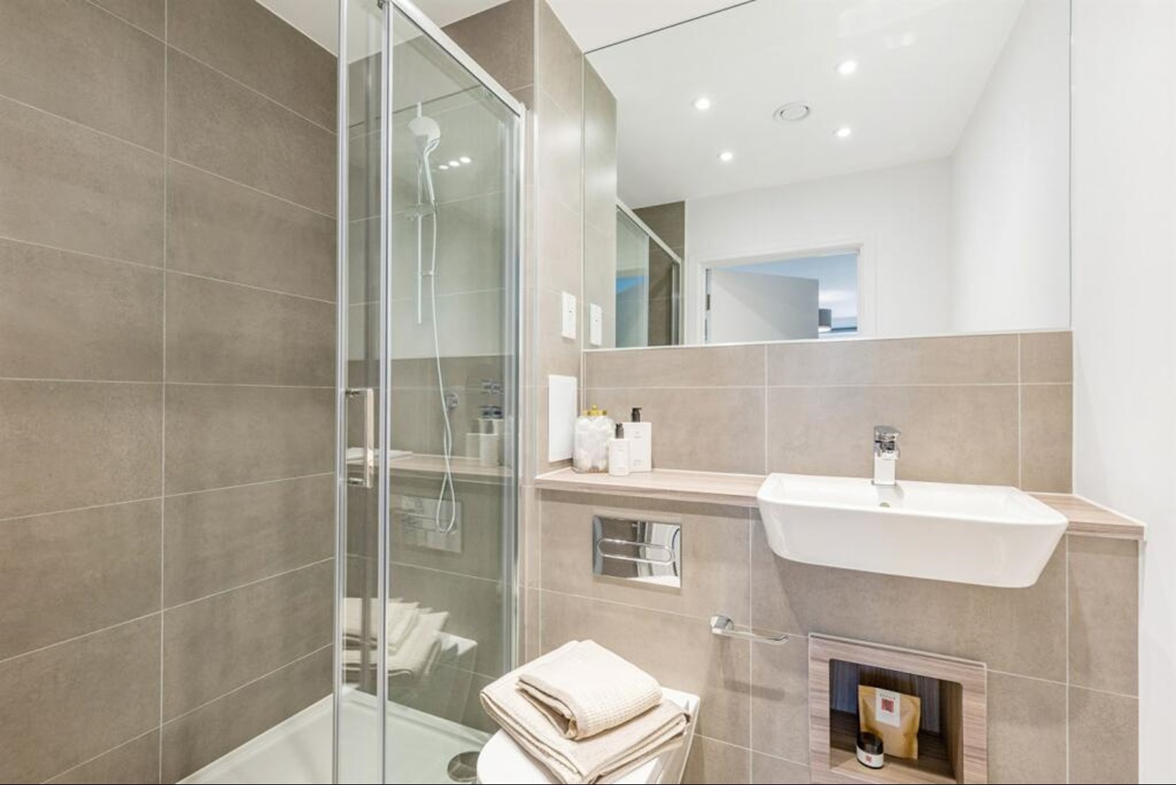Apartments to Rent by Simple Life London in Ark Soane, Ealing, W3, The Beryl bathroom