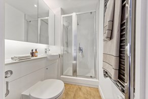 Apartment Get Living East Village London Stratford Bathroom 1