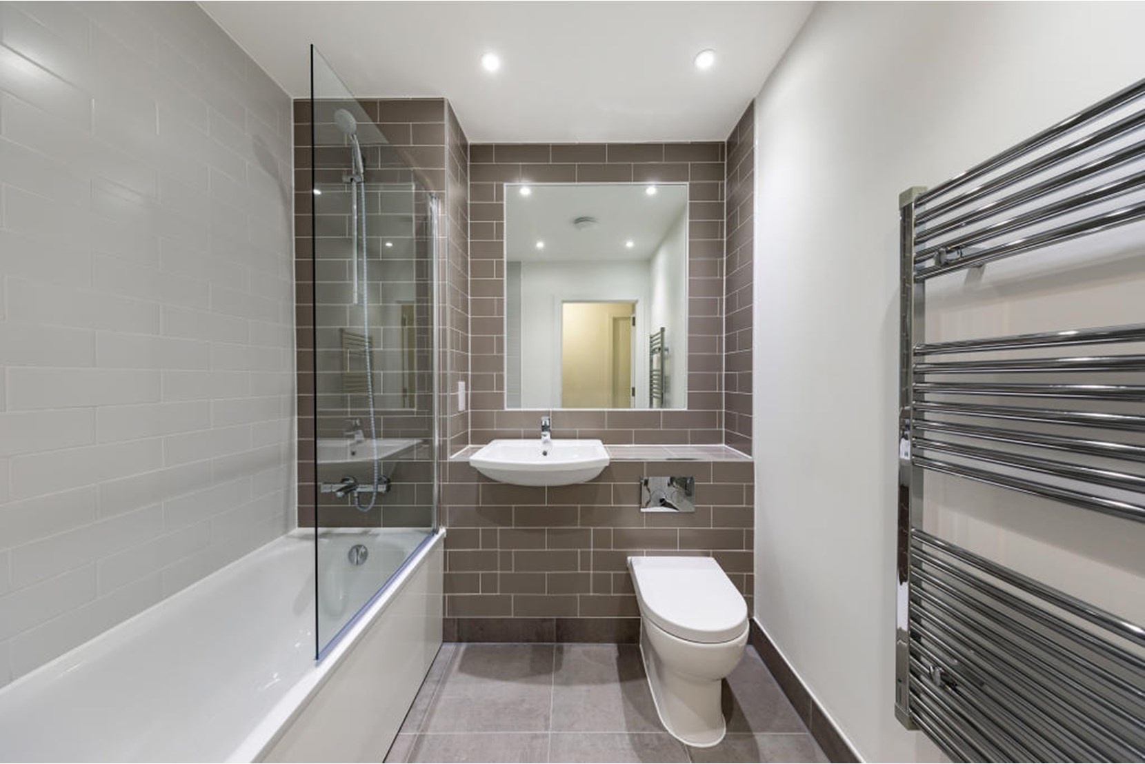 Apartments to Rent by Hera at Basalt Court, Romford, RM7, bathroom