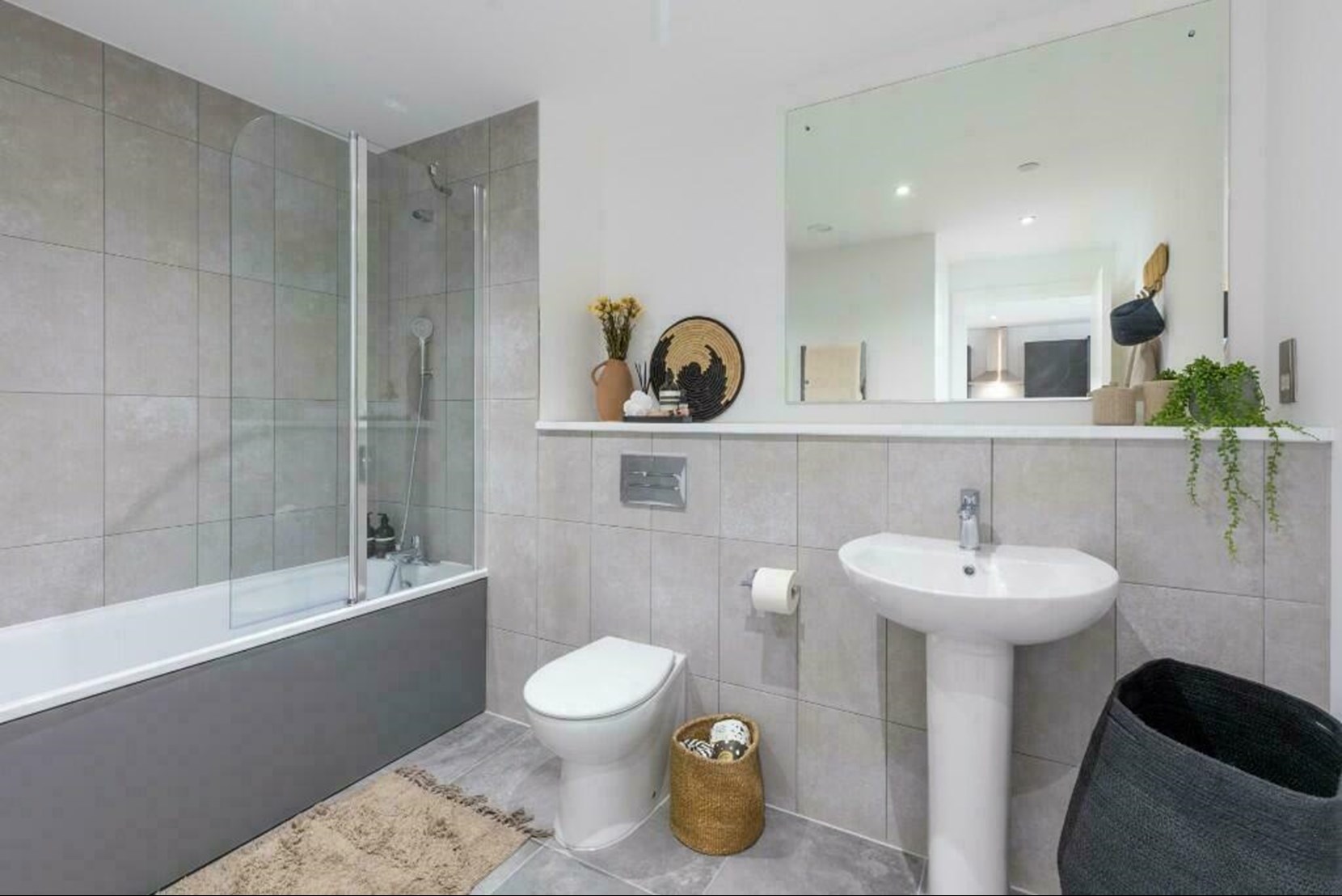 Apartments to Rent by ila at Hairpin House, Birmingham, B12, bathroom