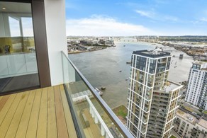 Apartments to Rent by Greenwich Peninsula at The Waterman, Greenwich, SE10, private balcony