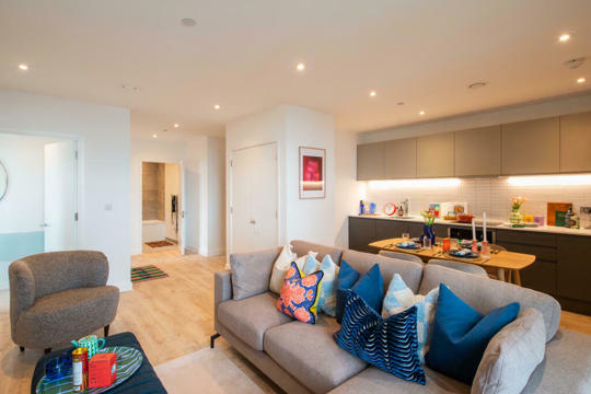 Apartments to Rent by Una in Eda, Salford Quays, Greater Manchester, M50, living kitchen dining area