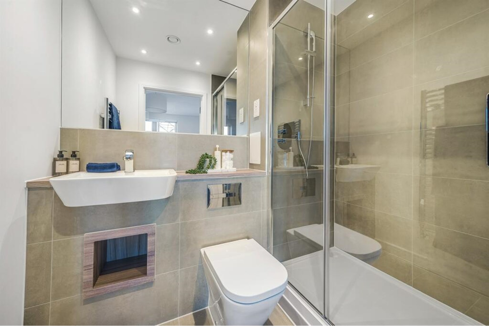 Apartments to Rent by Simple Life London in Ark Soane, Ealing, W3, The Sapphire ensuite