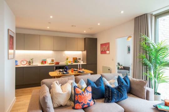 Apartments to Rent by Una in Eda, Salford Quays, Greater Manchester, M50, living kitchen dining area