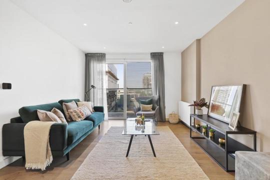 402 Raglan House