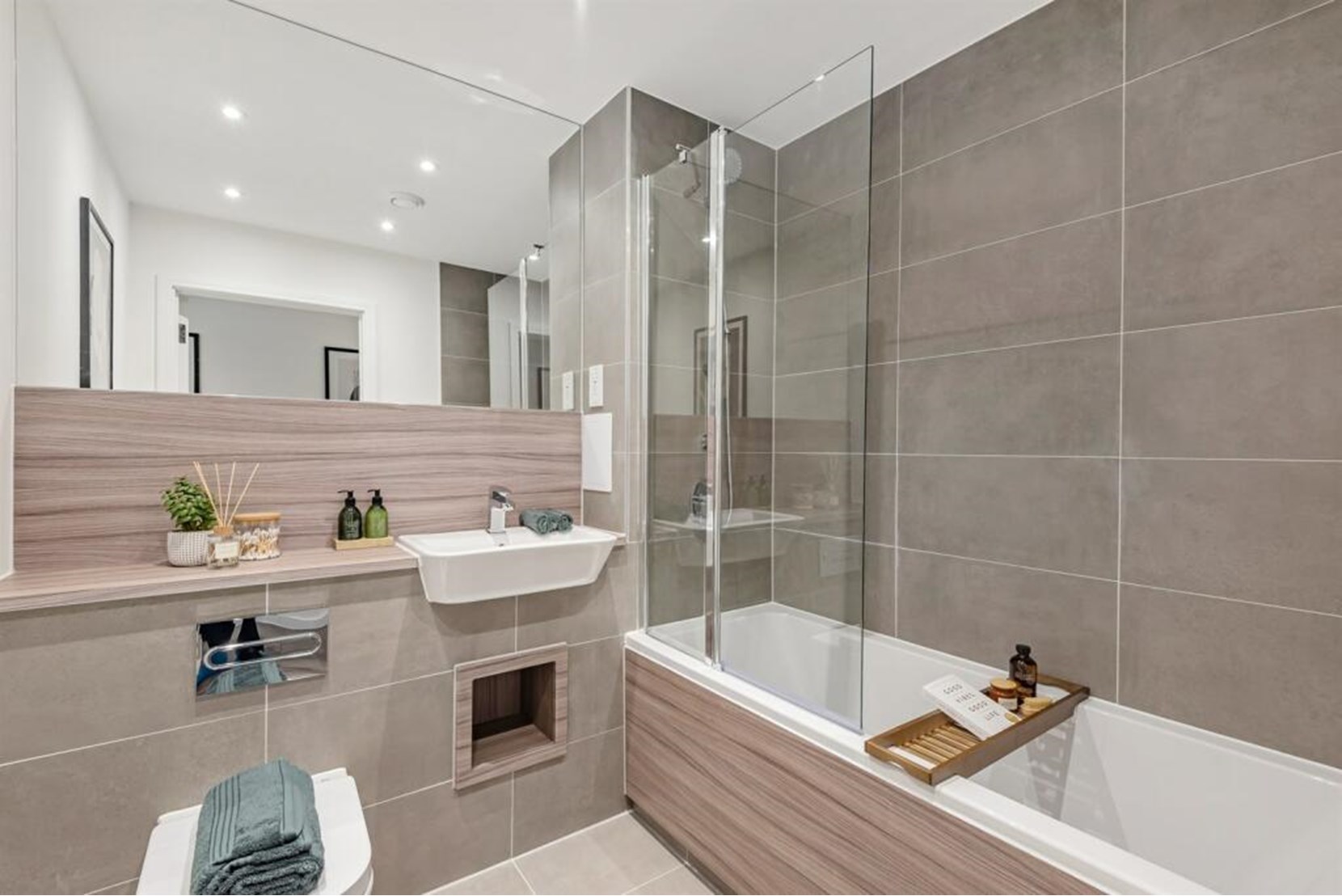 Apartments to Rent by Simple Life London in Beam Park, Havering, RM13, The Everest bathroom