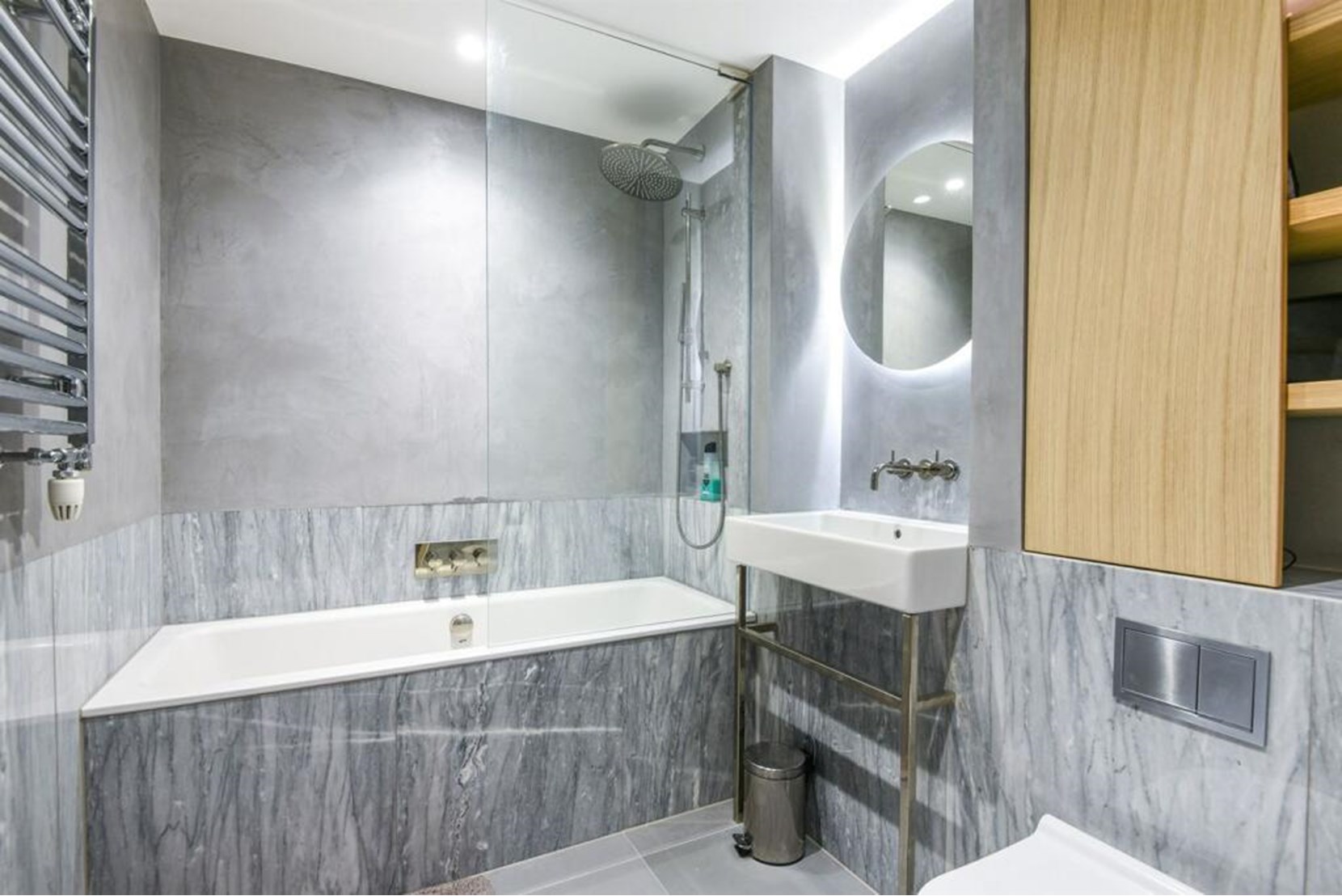Apartments to Rent by Greenwich Peninsula at The Lighterman, Greenwich, SE10, bathroom