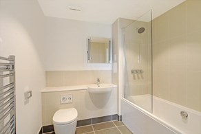 Apartment Fizzy Living Epsom Surrey Bathroom 1 (1)