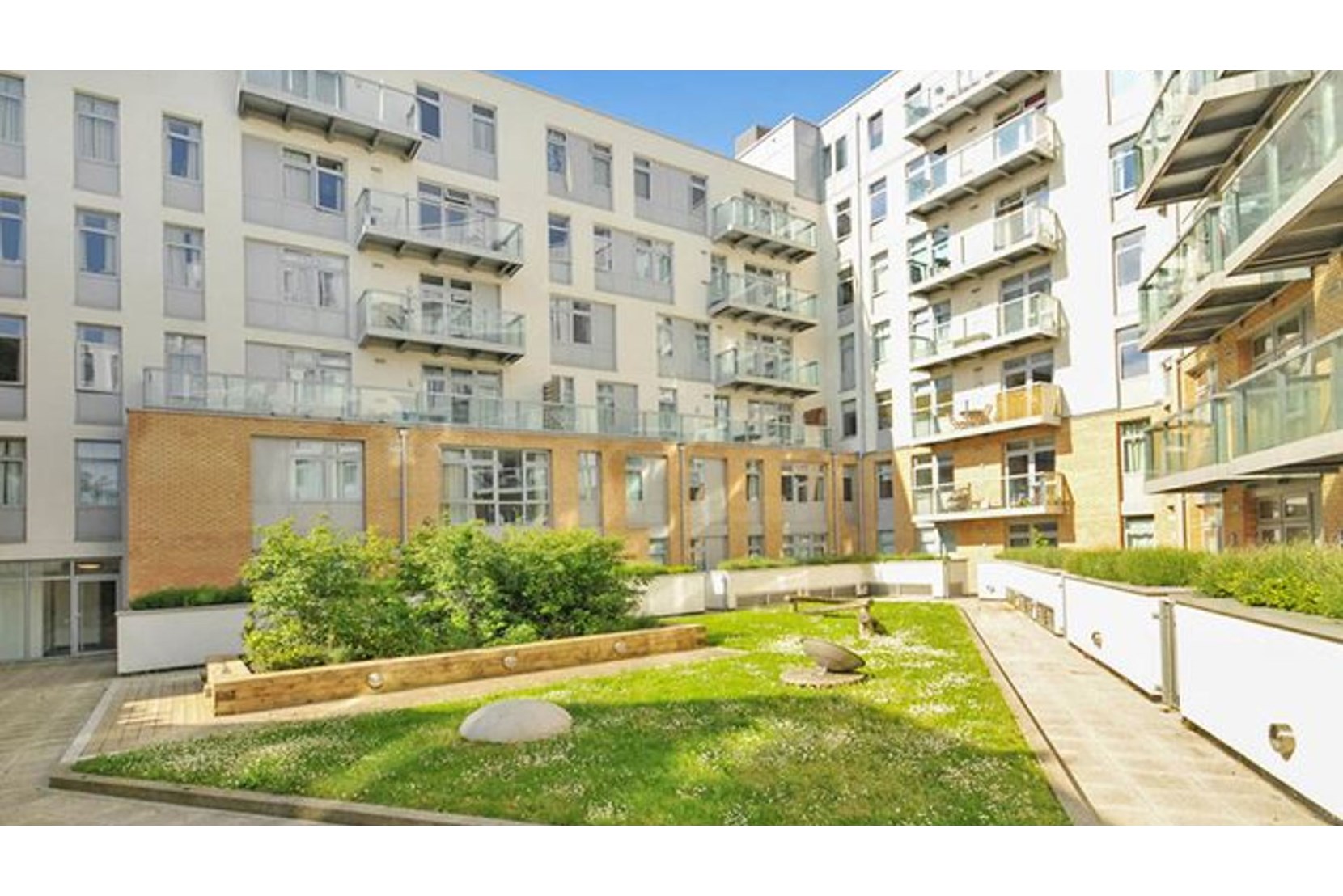 Apartments to Rent by a2dominion at Iona Tower Apartments, Tower Hamlets, E14, communal gardens