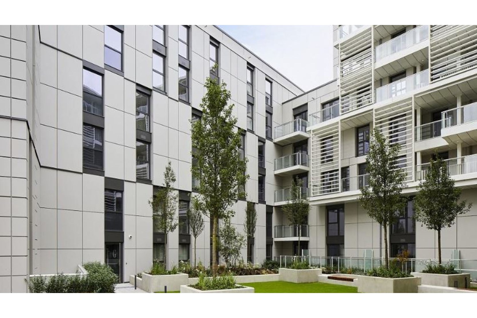 Apartments to Rent by Savills at The Highline, Tower Hamlets, E14, communal gardens