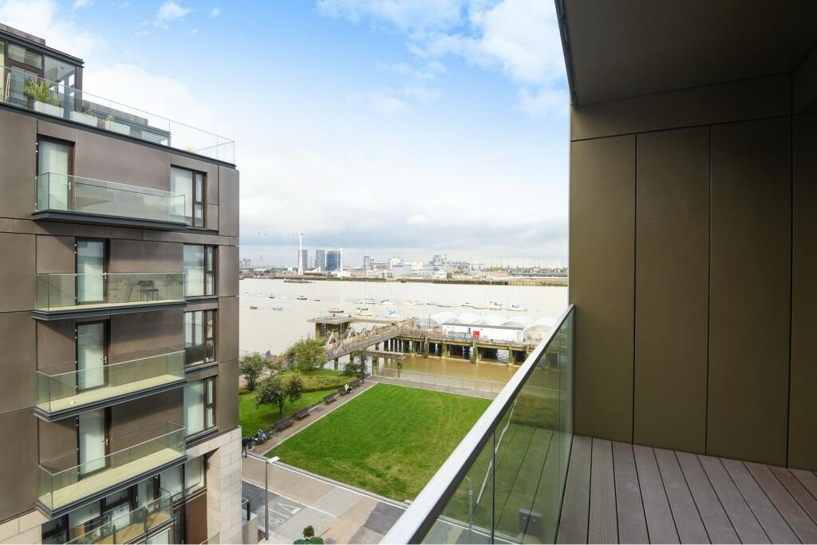 Apartments to Rent by Greenwich Peninsula at The Lighterman, Greenwich, SE10, private balcony