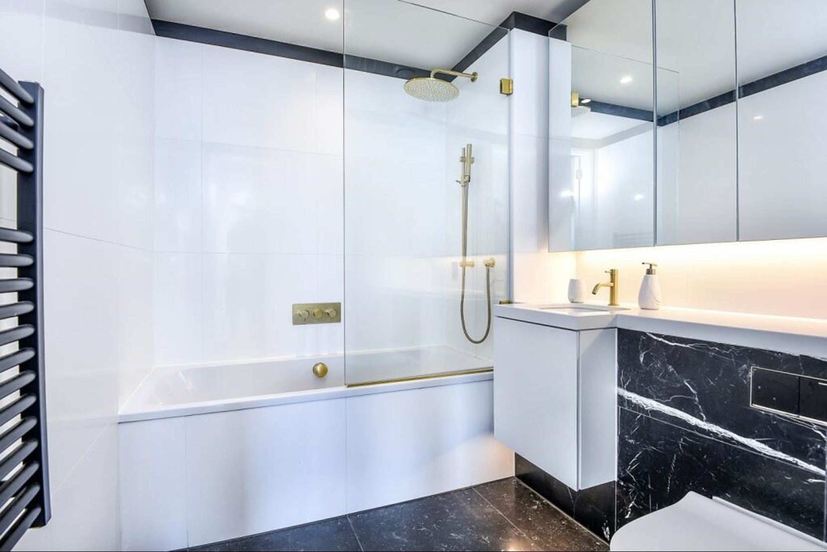 Apartments to Rent by Greenwich Peninsula at The Waterman, Greenwich, SE10, bathroom
