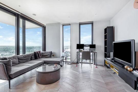 Apartments to Rent by Greenwich Peninsula at The Waterman, Greenwich, SE10, living dining area